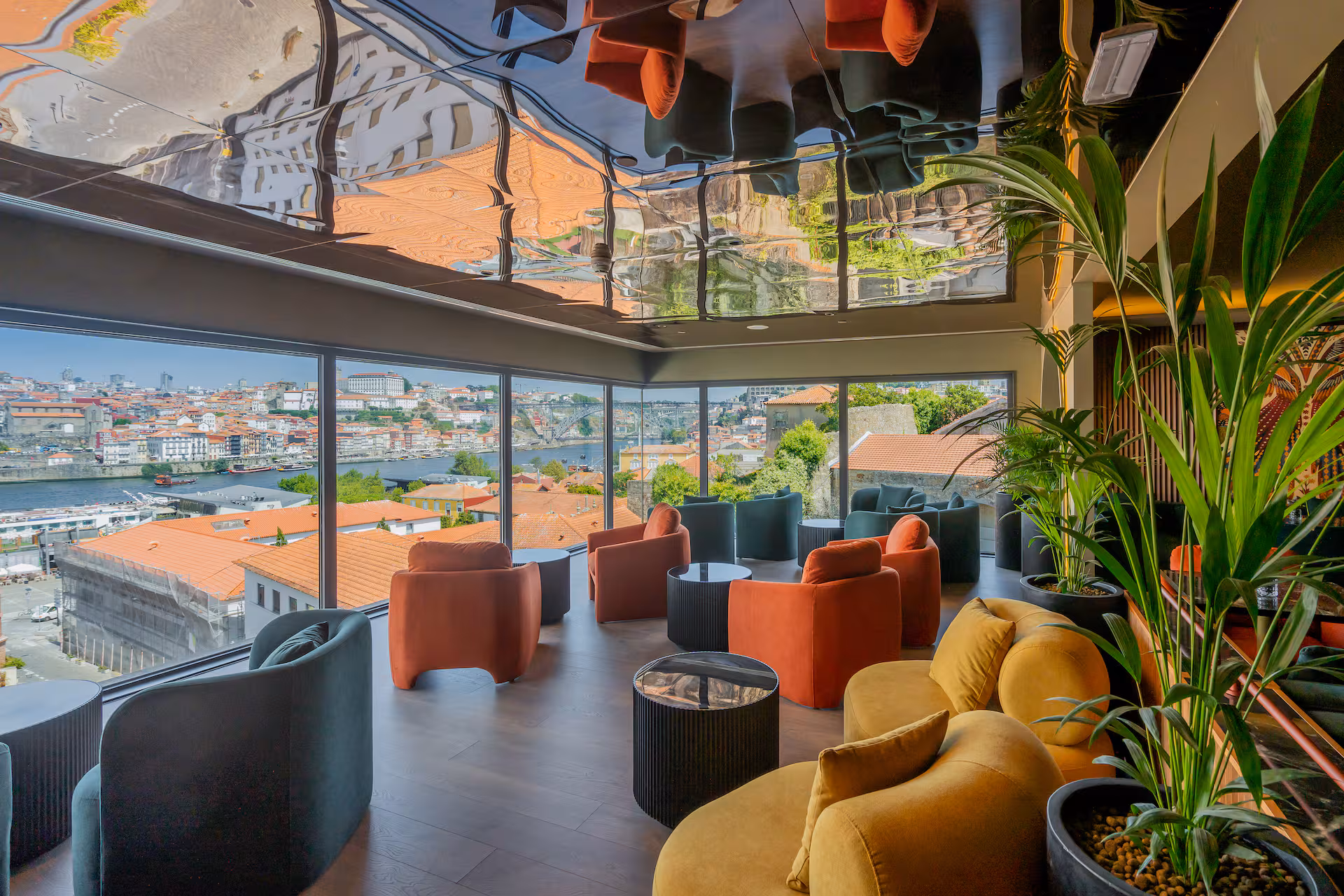 Exterior view of the Hilton Porto Gaia hotel.